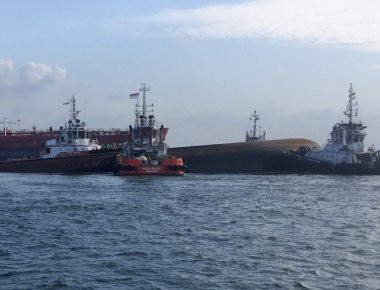 Σιγκαπούρη: Συγκρούστηκαν δυο πλοία - Δυο νεκροί (φωτό)